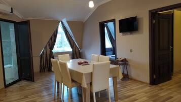 Family Apartment | Minibar, WiFi, bed sheets
