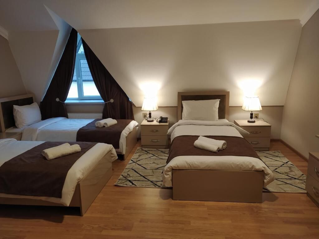 Minibar, WiFi, bed sheets