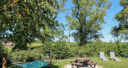 The Den 5*, Private Hot Tub, Derbyshire Dales/Peak District.