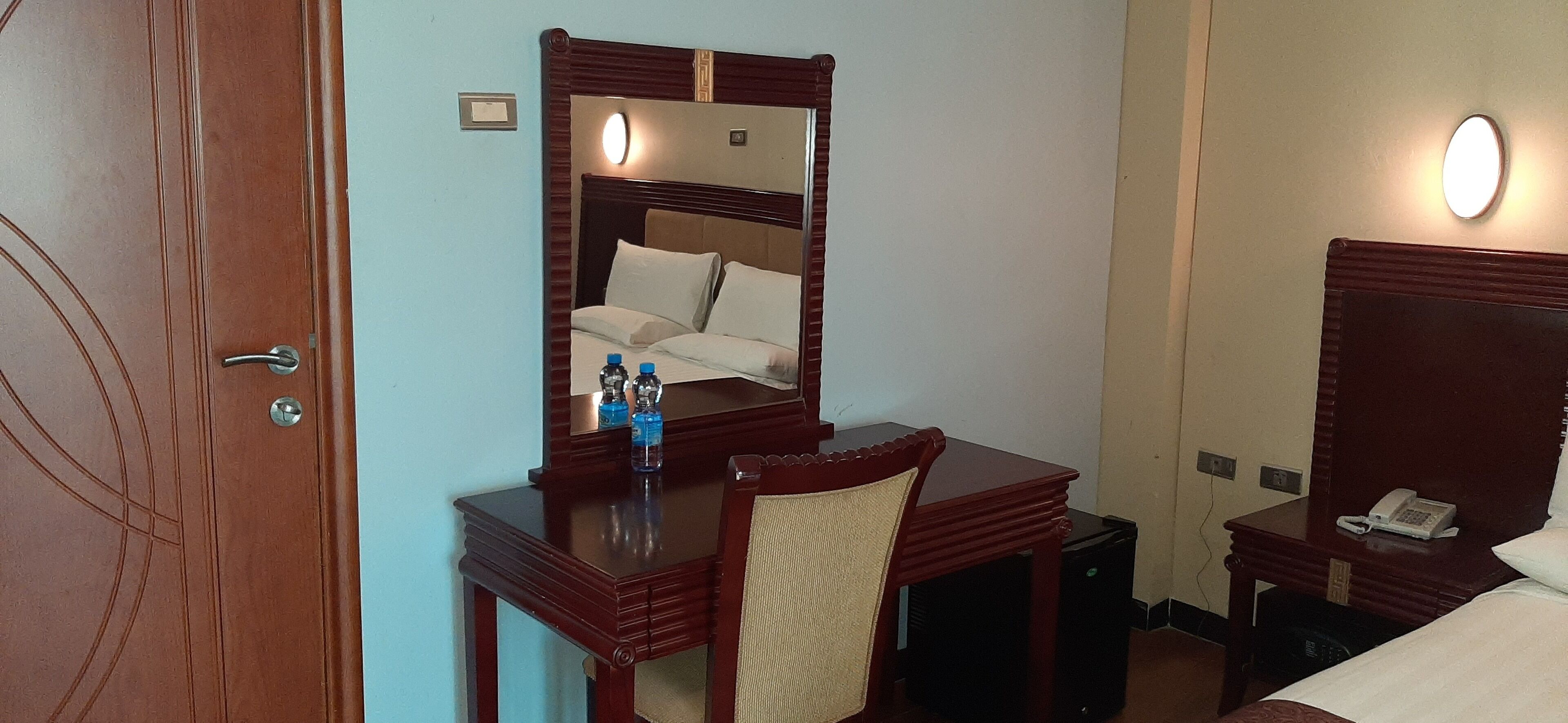 standard single room, 1 bedroom, non smoking, city view | living area