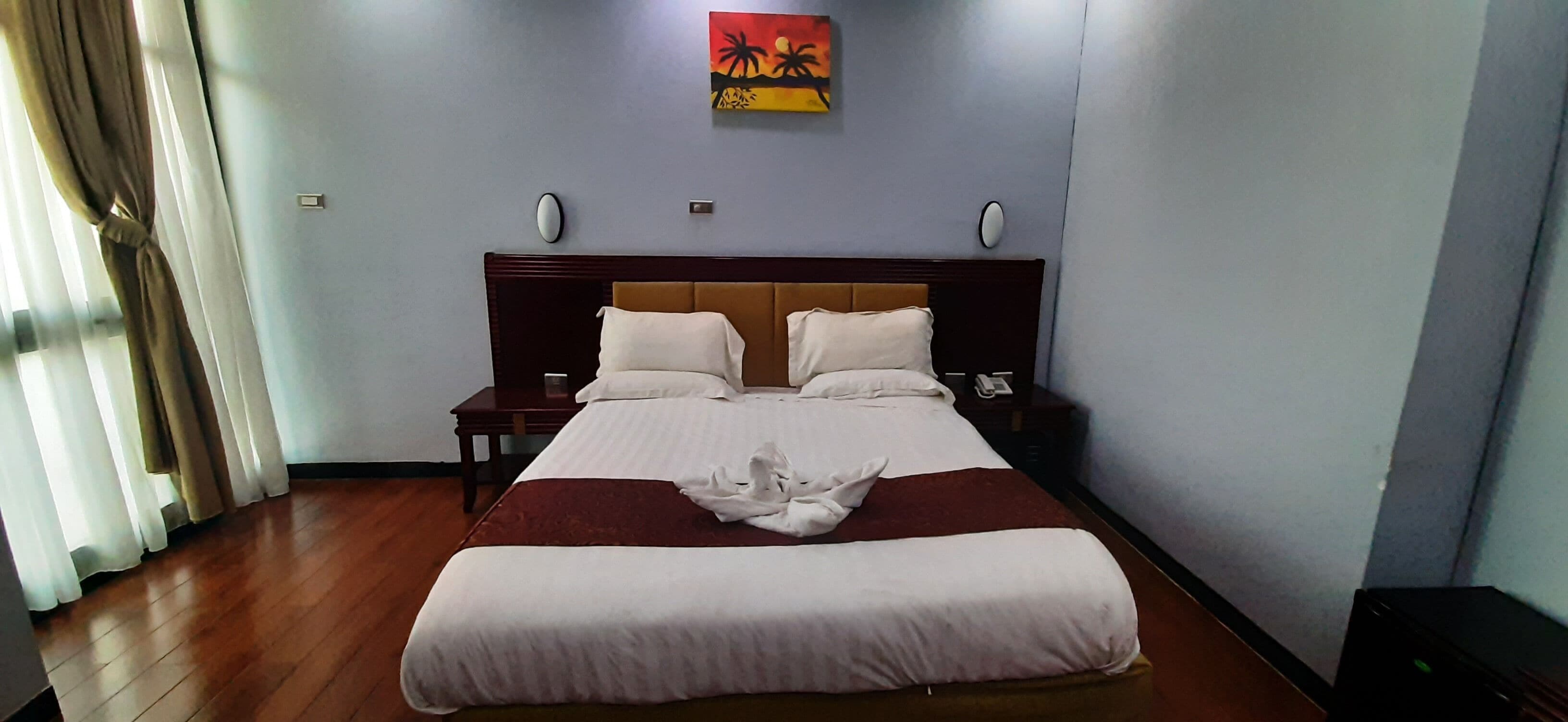 deluxe double room | 1 bedroom, in-room safe, desk, laptop workspace