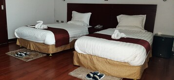 Caja de seguridad en la habitación y escritorio