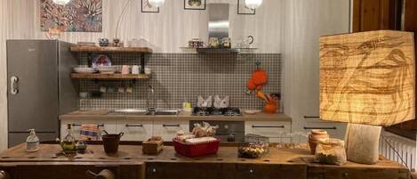 Oven, stovetop, dishwasher, coffee/tea maker