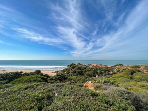 Beach nearby - Aguadulce. Frontline property with style (Conil de la Frontera)