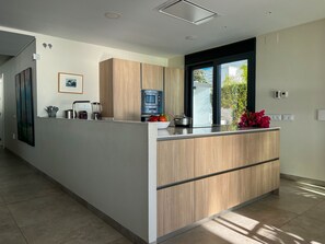 Fridge, microwave, oven, dishwasher - Aguadulce. Frontline property with style (Conil de la Frontera)