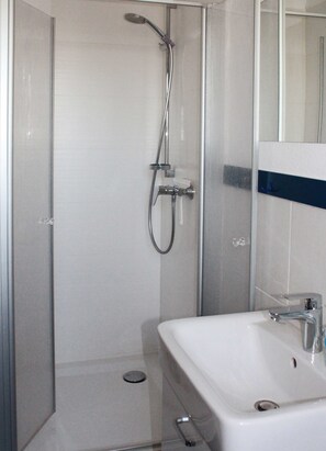 Shower, towels