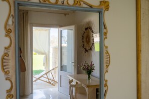 Design-Doppel- oder -Zweibettzimmer