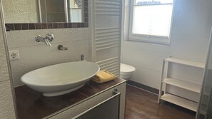 Doccia, asciugacapelli, asciugamani, sapone