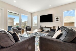 TV, DVD player - Beautiful 6 Bedroom, 6 Bath Gulf View Home w/ Private Pool/Pet Friendly too! (Pensacola Beach)