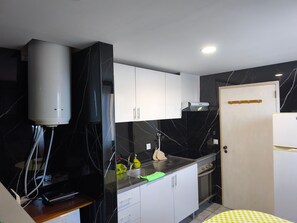 Refrigerador, microondas, horno, placa de cocina