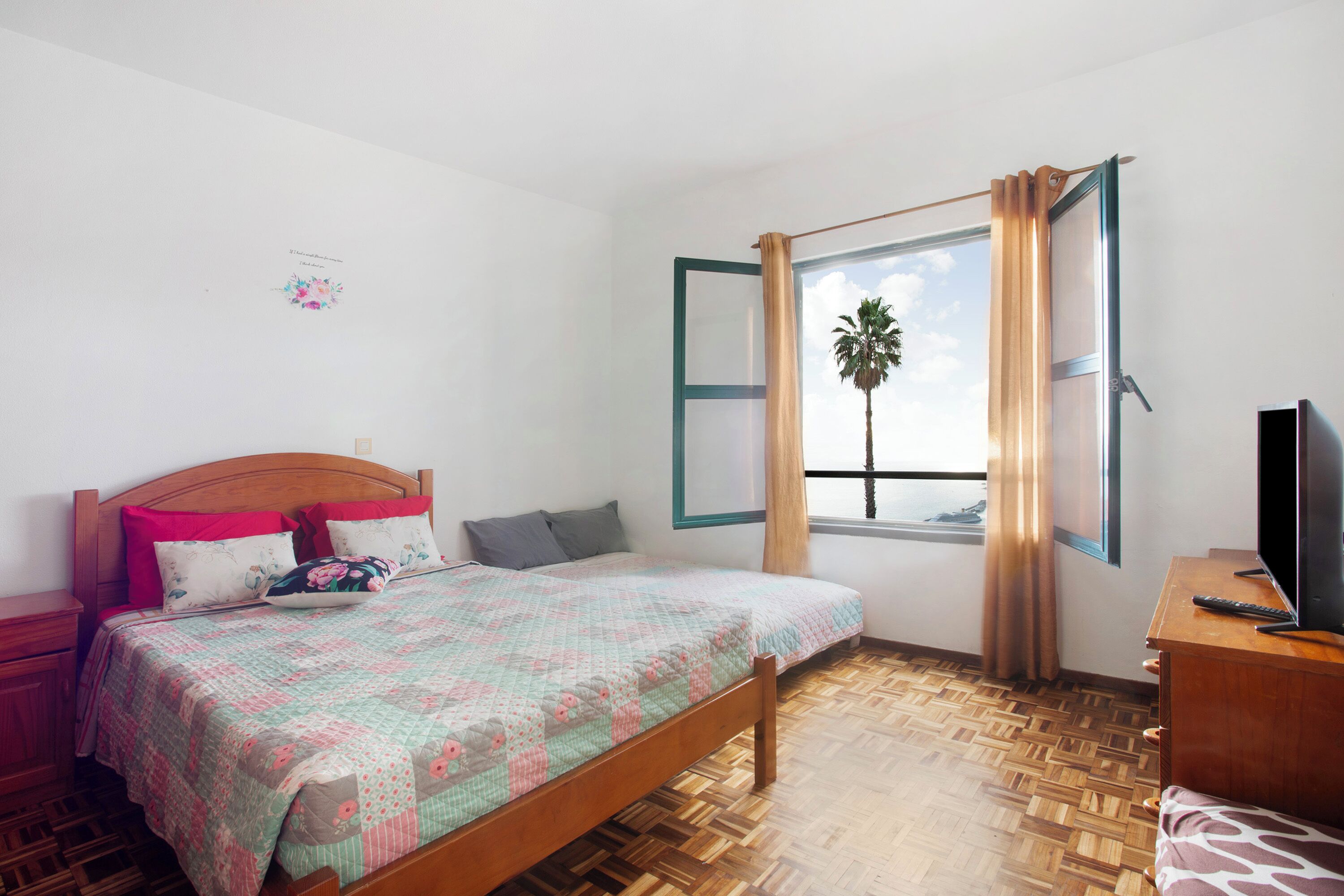 3 chambres, fer et planche à repasser, Wi-Fi gratuit, draps fournis