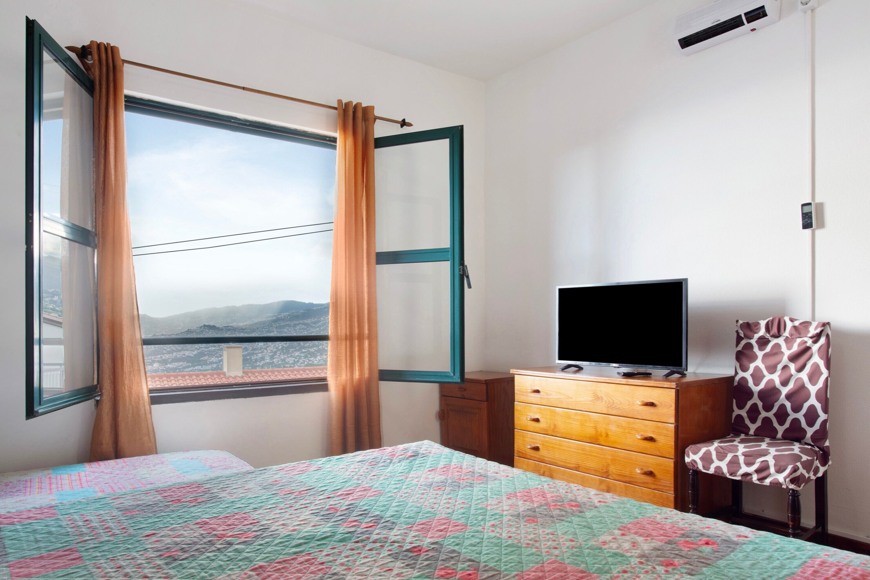 3 sovrum, strykjärn/strykbräda, gratis wi-fi och sängkläder