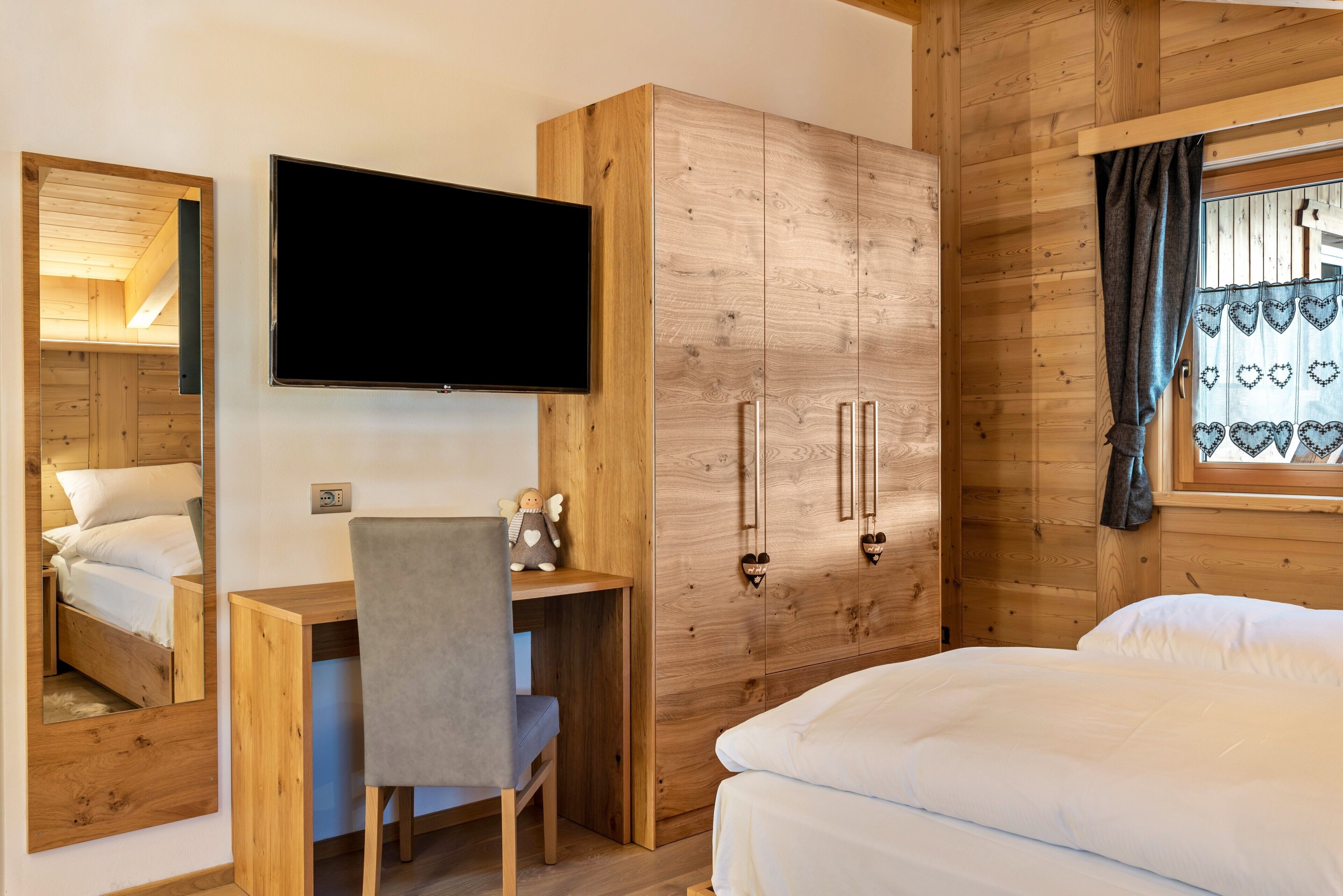 2 habitaciones, tabla de planchar con plancha y wifi gratis 