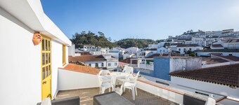 Apartment 'Amarelo' with Private Terrace, Balcony and Wi-Fi