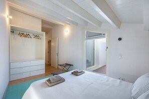 2 bedrooms, iron/ironing board, free WiFi, bed sheets - Holiday Home 'Olinda House' with Private Terrace and Air Conditioning (Odeceixe)