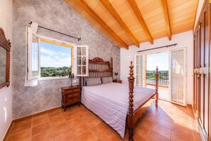 6 bedrooms, iron/ironing board, free WiFi, bed sheets - Villa 'Maria' with Mountain View, Wi-Fi and Air Conditioning (Manacor)