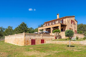 Exterior - Villa 'Maria' with Mountain View, Wi-Fi and Air Conditioning (Manacor)