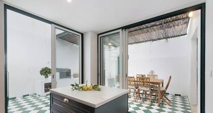 Holiday Home 'Casa Da Praia' with Private Terrace, Balcony and Wi-Fi