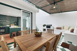 Dining - Holiday Home 'Casa Da Praia' with Private Terrace, Balcony and Wi-Fi (Alcochete)