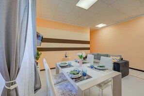 Appartement Familial, 2 chambres (Cytrus Salò 500m from lake and) | Salle à manger