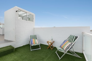 Terrace/patio - Holiday Apartment "Vacacional Puerto del Carmen" with Sea View, Terrace & Wi-Fi (PUERTO DEL CARMEN)
