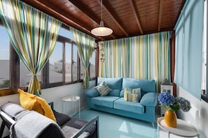 TV - Holiday Apartment "Vacacional Puerto del Carmen" with Sea View, Terrace & Wi-Fi (PUERTO DEL CARMEN)