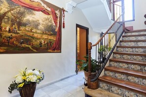 Interior - Vacation Home "Caldereros 11" with Private Terrace, A/C & Wi-Fi (Úbeda)