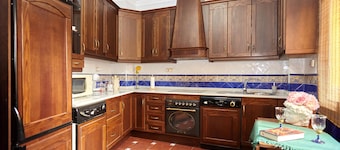 Vacation Home "Caldereros 11" with Private Terrace, A/C & Wi-Fi