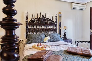 2 bedrooms, iron/ironing board, free WiFi, bed sheets - Vacation Home "Caldereros 11" with Private Terrace, A/C & Wi-Fi (Úbeda)