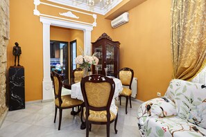 Dining - Vacation Home "Caldereros 11" with Private Terrace, A/C & Wi-Fi (Úbeda)