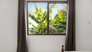 A room with a window, curtains, a bed, and a wall socket. - Holiday Home "Casa T2" with Sea View, Private Terrace & Wi-Fi (Gaula)