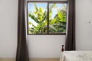2 bedrooms, iron/ironing board, free WiFi, bed sheets - Holiday Home "Casa T2" with Sea View, Private Terrace & Wi-Fi (Gaula)