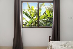 2 bedrooms, iron/ironing board, free WiFi, bed sheets - Holiday Home "Casa T2" with Sea View, Private Terrace & Wi-Fi (Gaula)