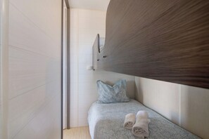 2 bedrooms, bed sheets