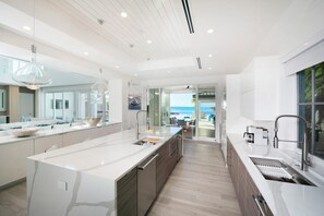 Fridge, microwave, oven, stovetop - Sun Rays by Grand Cayman Villas (Cayman Kai)