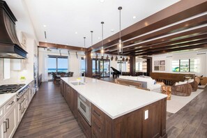 Fridge, microwave, oven, stovetop - Rip Kai by Grand Cayman Villas (Rum Point)