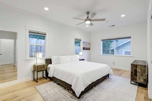 3 Schlafzimmer, Schreibtisch, Bügeleisen/Bügelbrett, WLAN