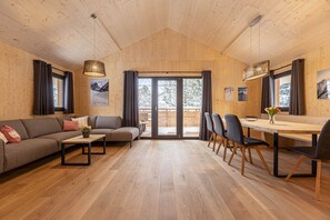 TV - Superior Chalet with whirlpool bath (Turrach)