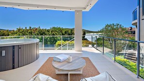 Terrace/patio - Coast Fingal Bay - 16 Pacific Drive Fingal Bay - Beach views, Air Con, Wi-Fi, Hot Tub (Fingal Bay)