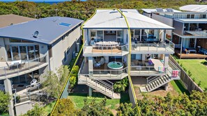 Exterior - Coast Fingal Bay - 16 Pacific Drive Fingal Bay - Beach views, Air Con, Wi-Fi, Hot Tub (Fingal Bay)