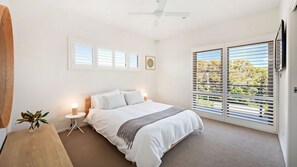 3 habitaciones, tabla de planchar con plancha, internet y ropa de cama 