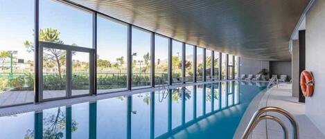 Piscina coperta, una piscina riscaldata