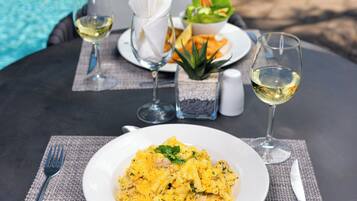 Alimentos y bebidas
