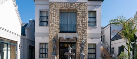 Mặt tiền nơi lưu trú