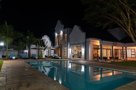 Presidential Suite | Pool. Ezulwini Villa Hotel