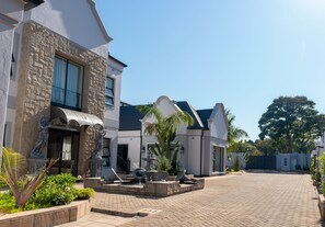Front of property - Ezulwini Villa Hotel (Harare)