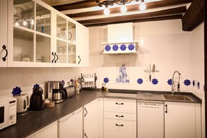 Private kitchenette - El Retiro del Obispo (Laguardia)