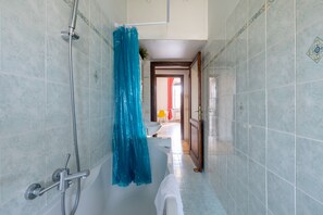 Shower, hair dryer, bidet, towels - [St. Peter's view point] Elegant apartment (Roma)