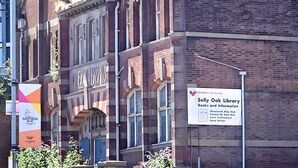 A historic building with a sign for Selly Oak Library. - Kunda House Bournbrook (Birmingham)
