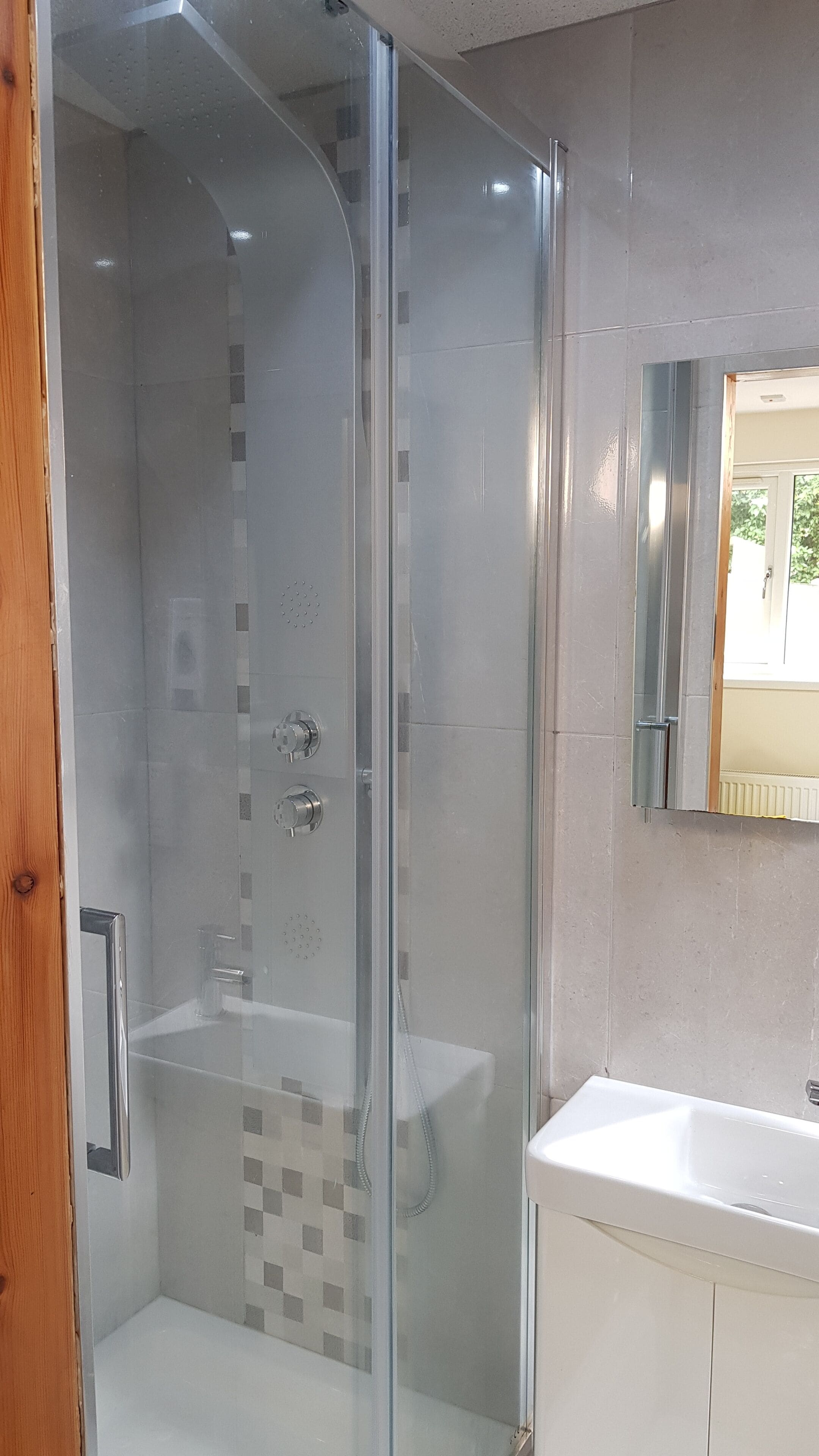 Double Room | Bathroom | Combined shower/bathtub, rainfall showerhead, hair dryer, toilet paper